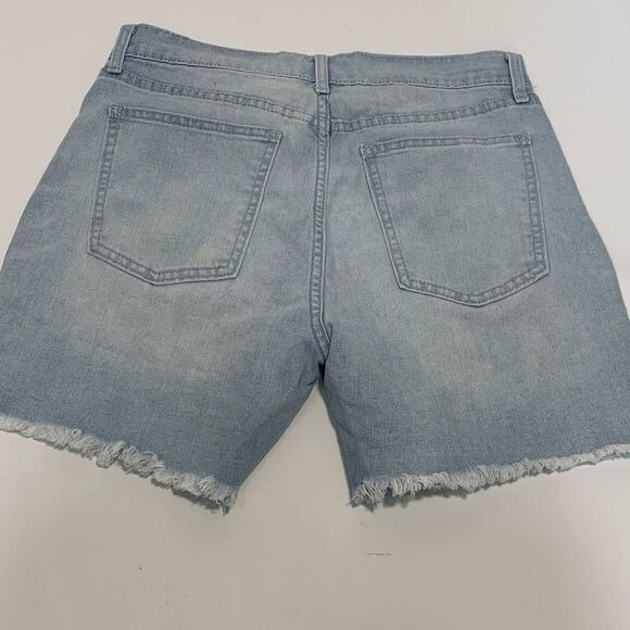 GAP Denim Frayed Light Wash 5" Relaxed Short - Picture 5 of 6